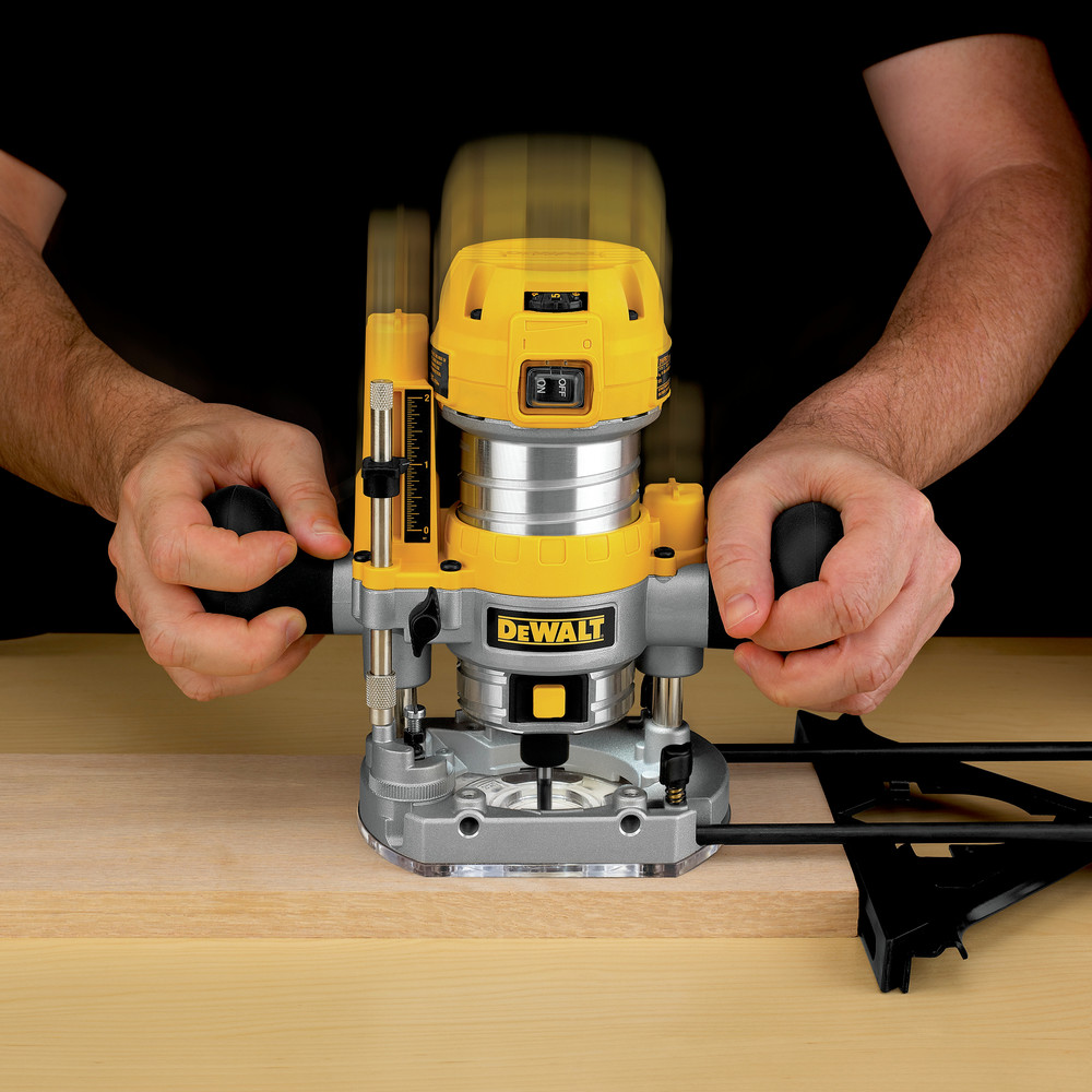 Dewalt 110V 7 Amp Variable Speed 1-1/4 HP Corded Compact Router with LED Combo Kit - DWP611PK