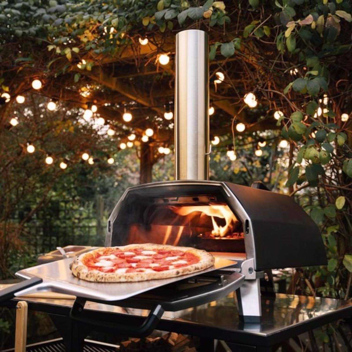 Ooni Karu 16 Charcoal/Wood Chunk Outdoor Pizza Oven Foundry Black