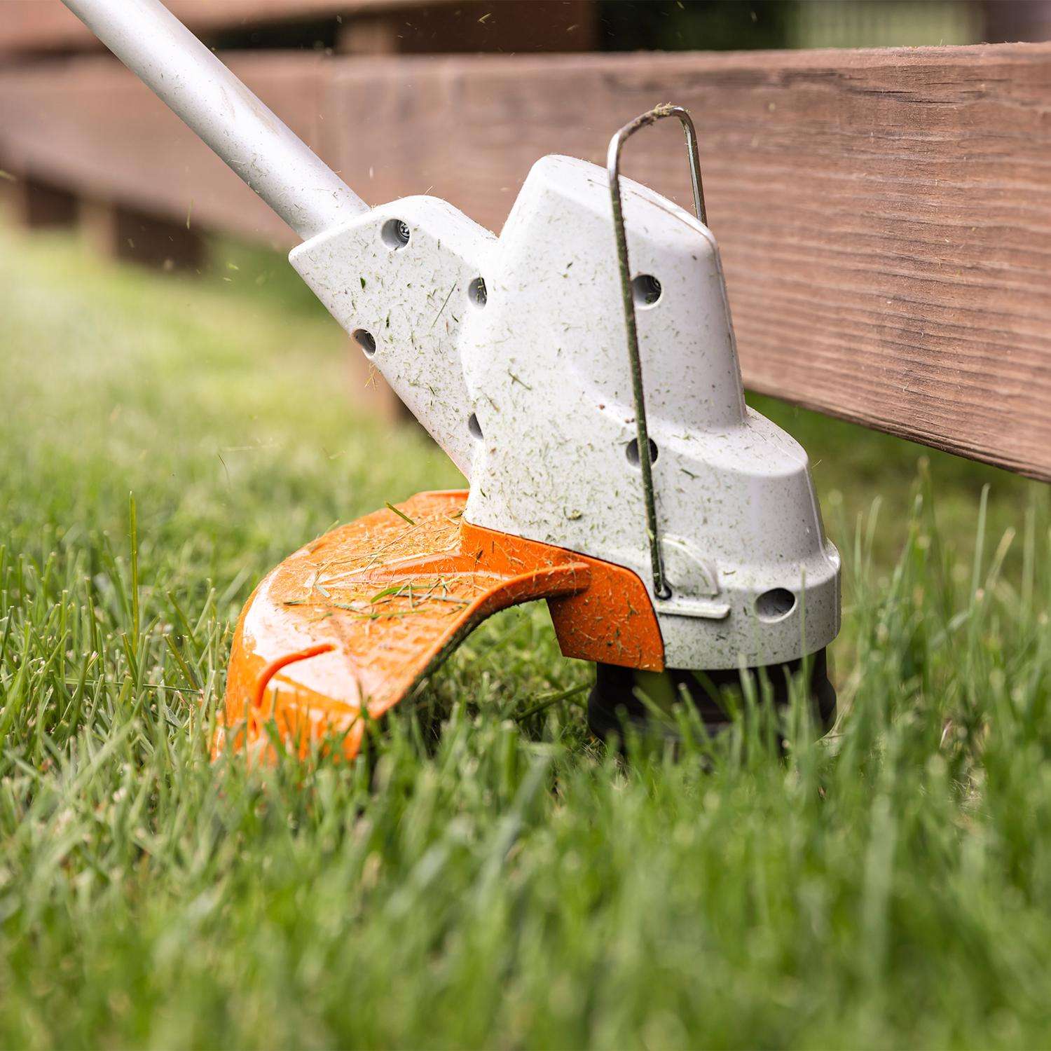 STIHL FSA 57 11 in. 36 V Battery String Trimmer Kit (Battery & Charger)